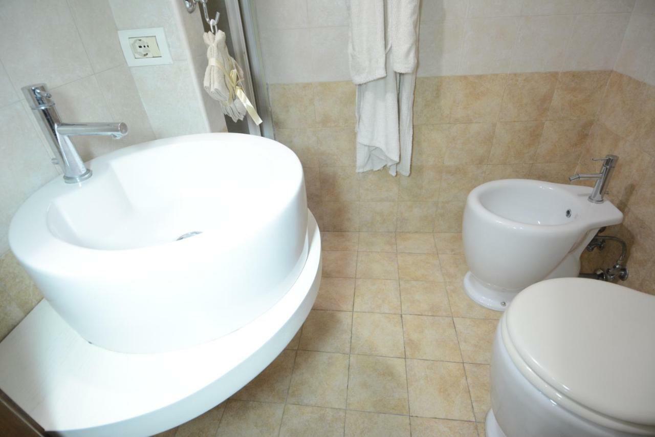 B&B Domus Gaia Lecce Buitenkant foto